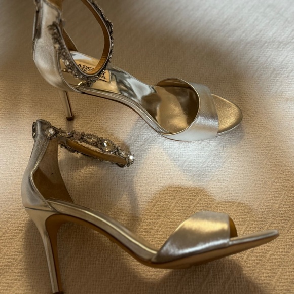 Badgley Mischka Sandals Heels Women 8.5 Metallic Silver Rhinestone Bridal Party - Picture 3 of 11